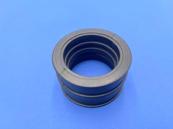 Raccordo in gomma carburatore 44x44x35